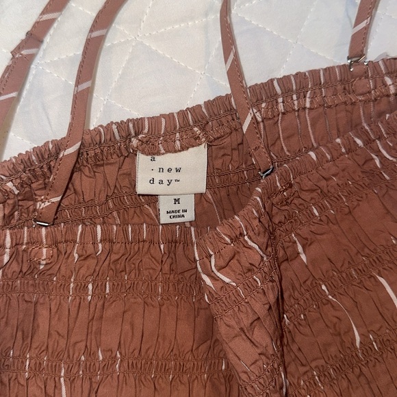 COPY - Dusty rose colored crop top/tube top detachable straps. Size Medium. NWT - Picture 3 of 3